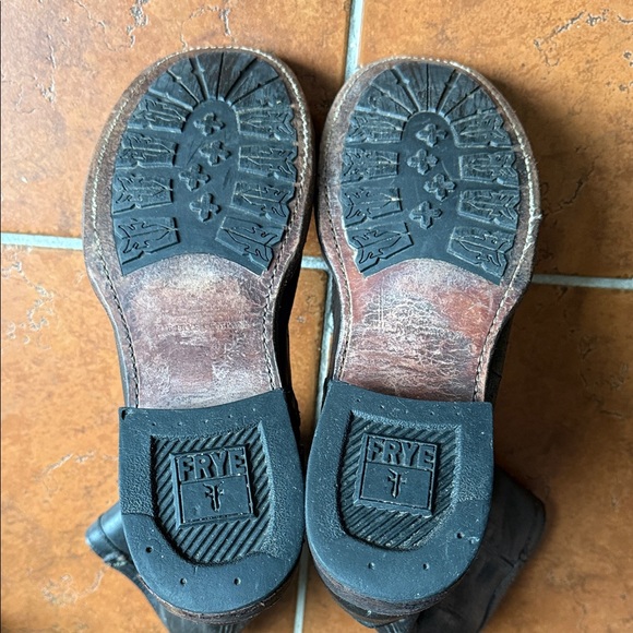 Frye Men's Black Leather Zipper Boots, intentionally distressed, EUC - Picture 5 of 6